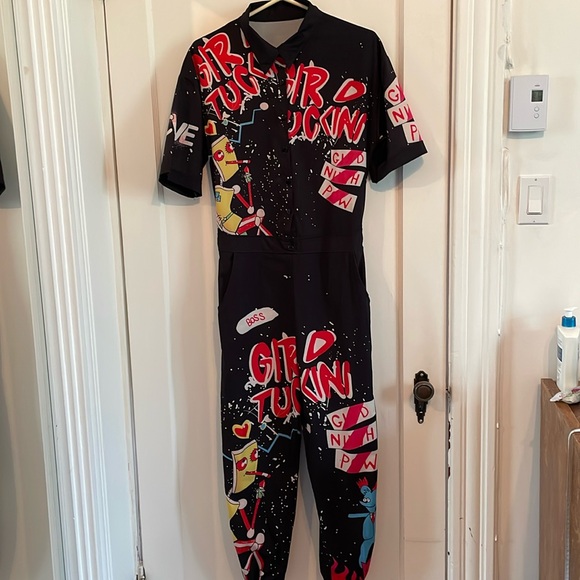 One piece - Picture 1 of 6